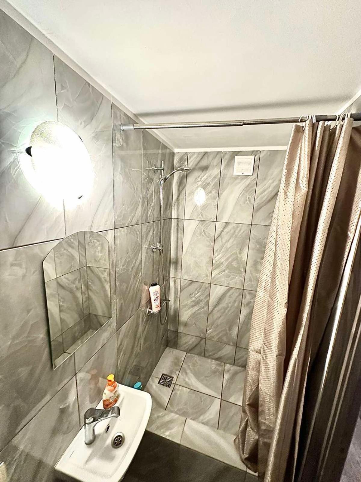 Apartamento Личаківська 4 Leópolis Exterior foto