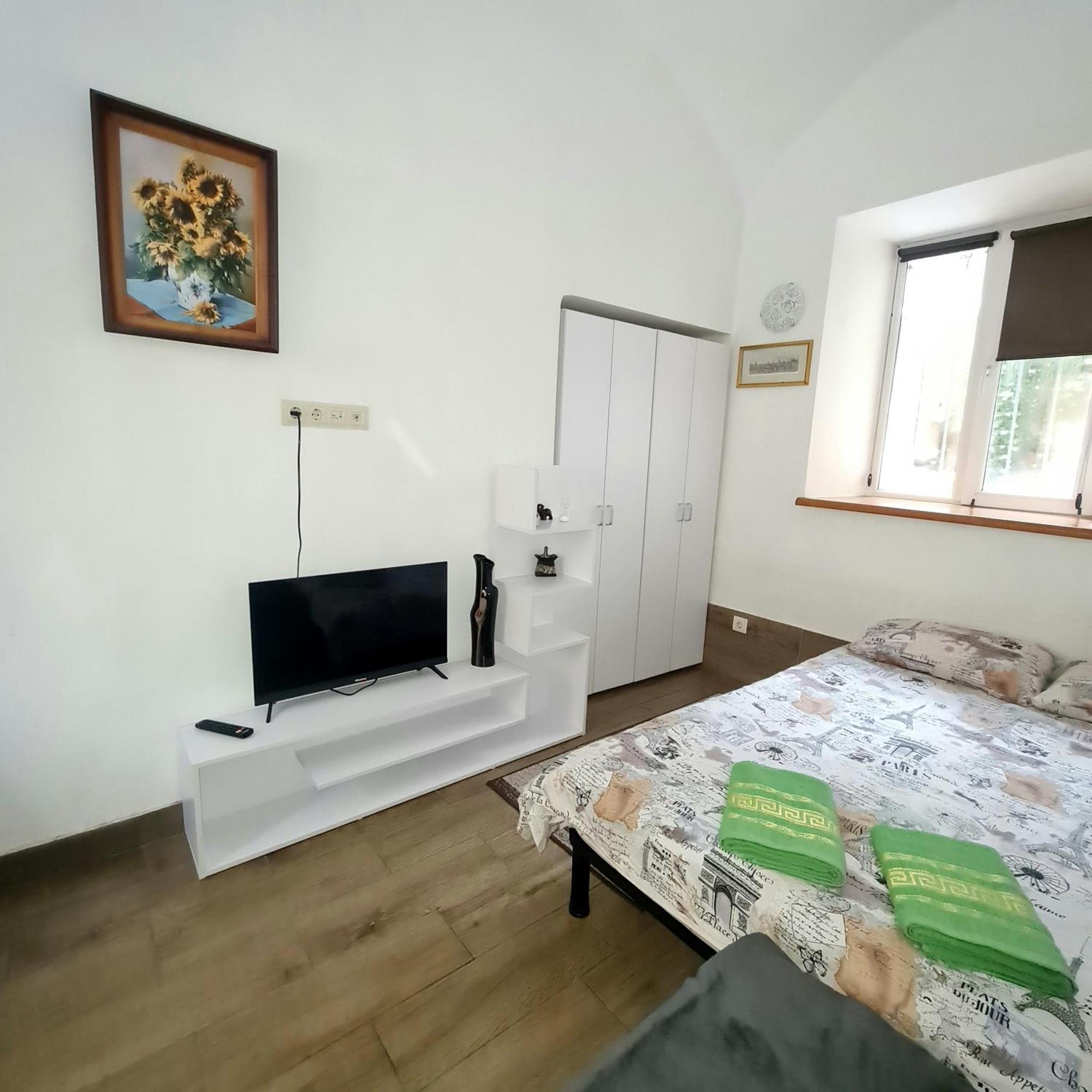 Apartamento Личаківська 4 Leópolis Exterior foto